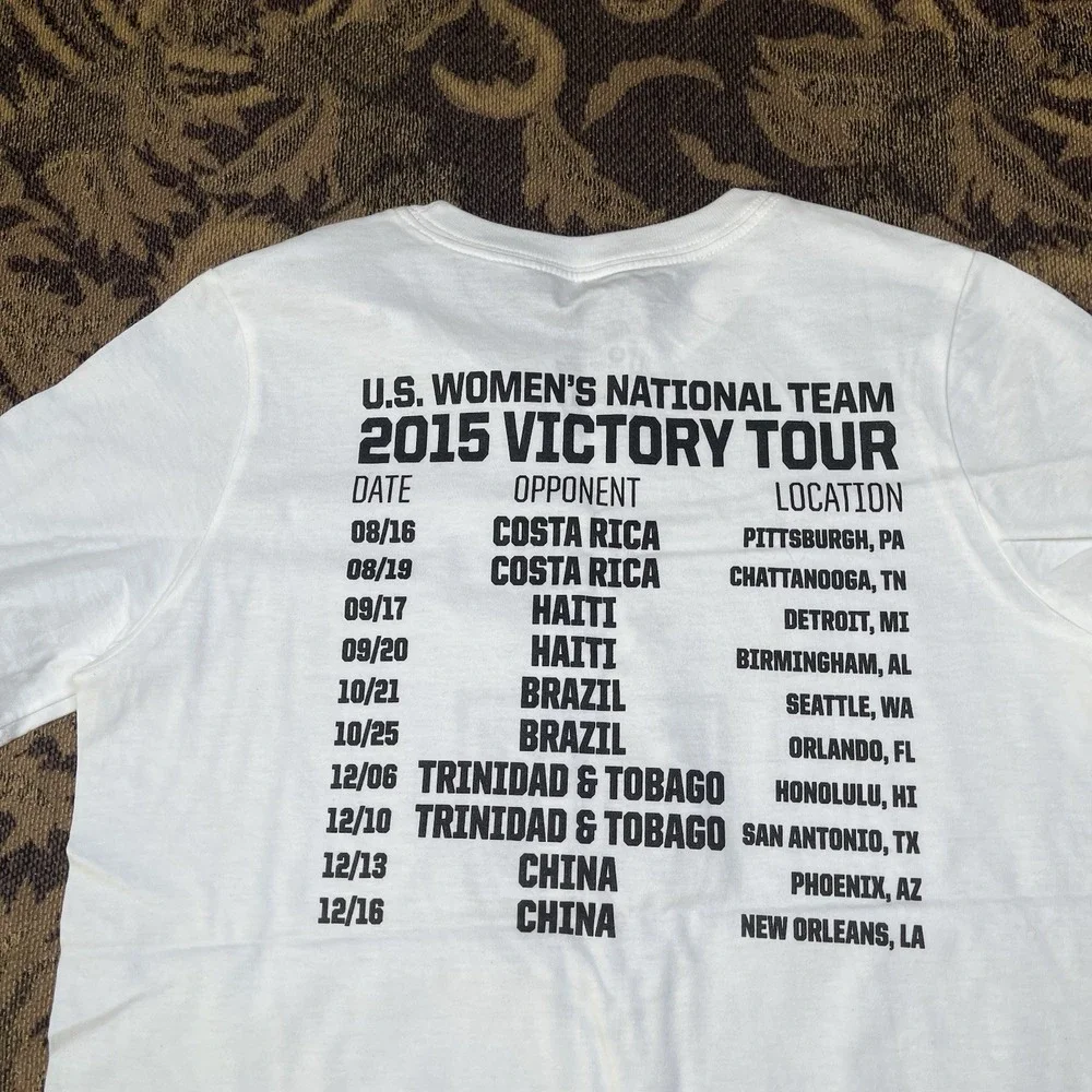 Nike T-Shirt Womans USA Soccer 2015 Victory Logo Youth Size Medium New Marks